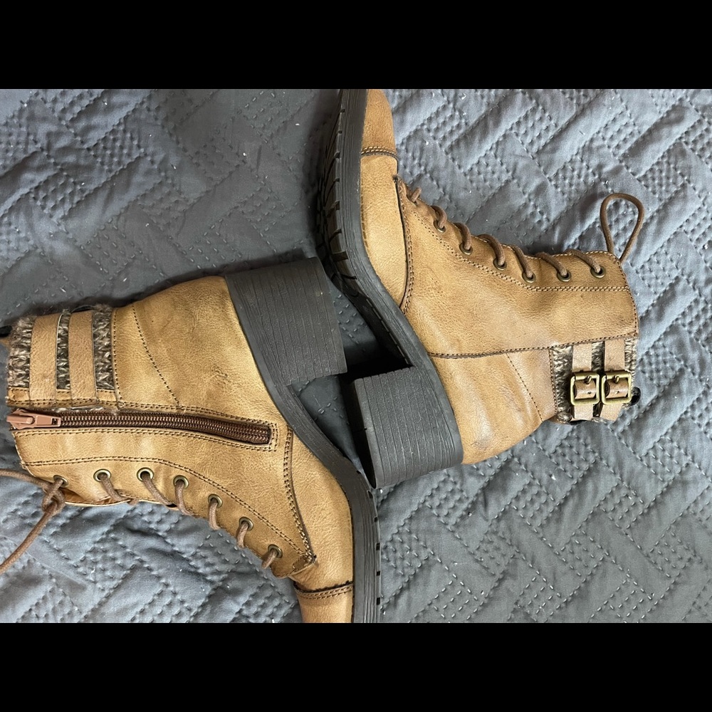 i am selling amazing cute booties for the fall!